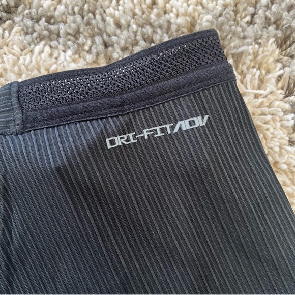✔️NWT✔️ NIKE Dri-Fit ADV AeroSwift 1/2 Length Racing Tights - Picture 10 of 11